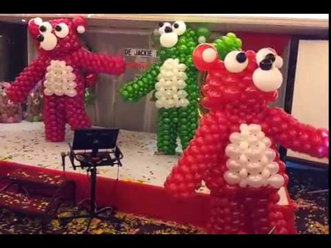 Special Balloon Bear Dance Performed by De Jackie