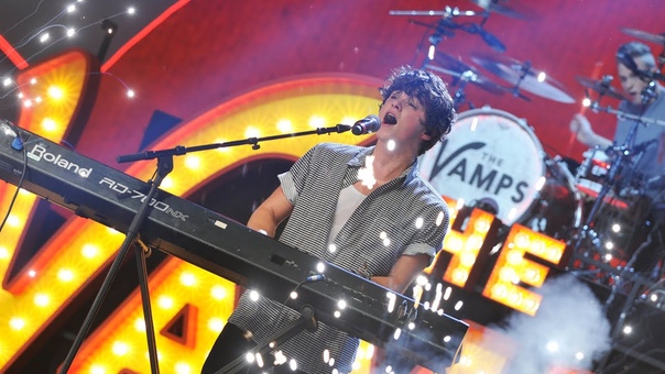 The Vamps (feat. Shawn Mendes) Oh Cecilia at BBC Radio 1s Teen Awards