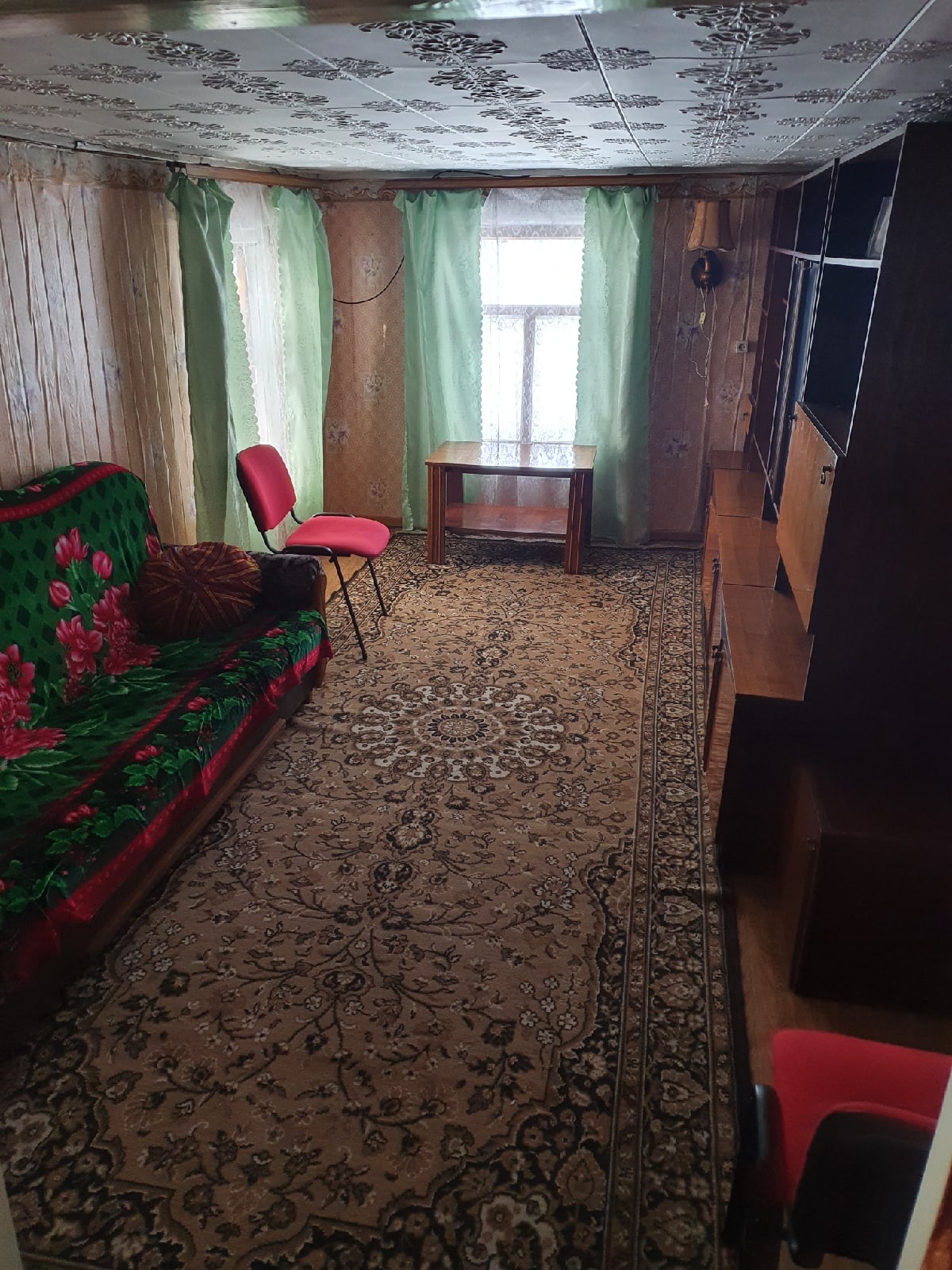 Продам дом/дачу в пгт. Фирово, Тверская область, Фировский район. Площадь дома 36 кв. м. В доме 2 комнаты и кухня. Сделан косметический ремонт. Продаётся вместе с мебелью. Воды и газа нет. Стоит хорошая печь. Участок 17, 59 соток, земля очень плодотворная. Растёт: джимолость, красная и чёрная смородины, груши, яблоки, сливы, крыжовник, малина, вишня. На участке есть баня, пристроен гараж, 2 дровенника, полностью забиты дровами. Продаю за 500 000р, можно за мат. капитал. Небольшой торг уместен. Обращаться 89157262684 Мария, 89157069928 Александр - фото Фото: Продам дом/дачу в пгт. Фирово, Тверская область, Фировский район. Площадь дома 36 кв. м. В доме 2 комнаты и кухня. Сделан косметический ремонт. Продаётся вместе с мебелью. Воды и газа нет. Стоит хорошая печь. Участок 17, 59 соток, земля очень плодотворная. Растёт: джимолость, красная и чёрная смородины, груши, яблоки, сливы, крыжовник, малина, вишня. На участке есть баня, пристроен гараж, 2 дровенника, полностью забиты дровами. Продаю за 500 000р, можно за мат. капитал. Небольшой торг уместен. Обращаться 89157262684 Мария, 89157069928 Александр