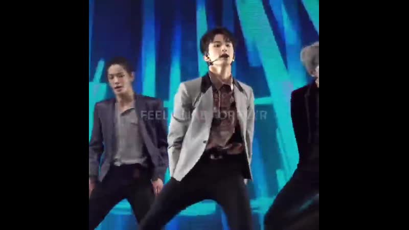 FANCAM Mark durante Superhuman no Jingle Bash em Chicago. Cr. Feels Like Forever Super M Super