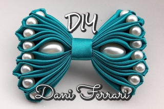LAÇO LEQUE DE FITA DE CETIM - TUTORIAL PASSO A PASSO - RIBBON BOW HAIR - Dani Ferrari.