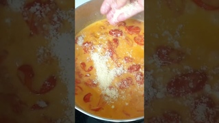 The fastes and most delicious recipe for pasta with cherry tomatoes and basil in a creamy sauce