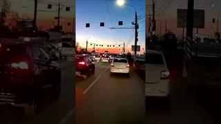 Нагло подрезает на дороге в Омске #pricolis #automobile #омск