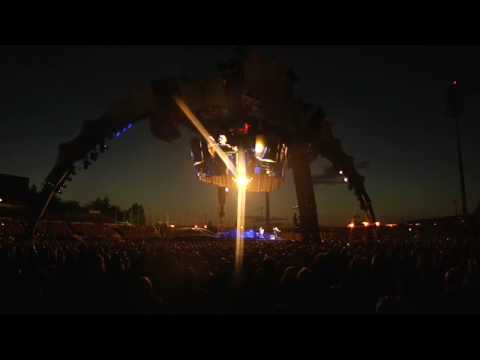 U2 360º Tour Sheffield Happy Birthday Willie