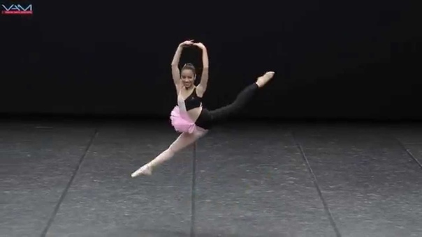 Ballet vs Hip Hop, Annika