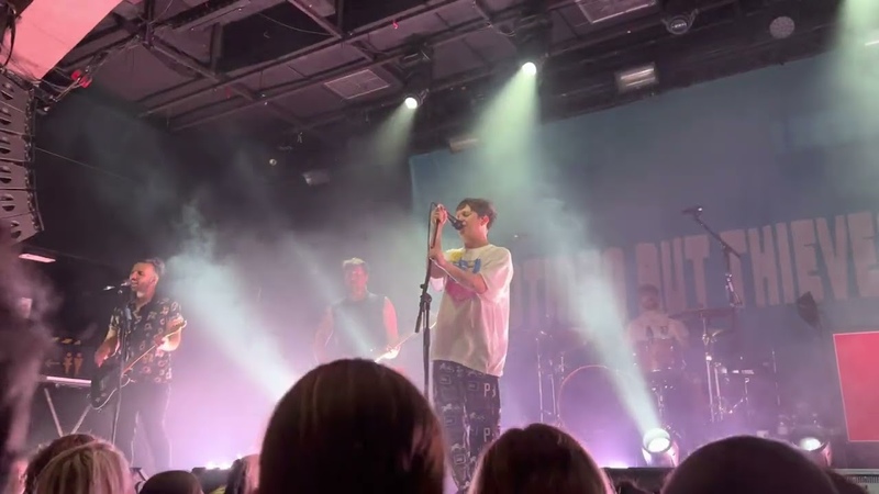 Nothing But Thieves Excuse Me (live at Roxy in Prague