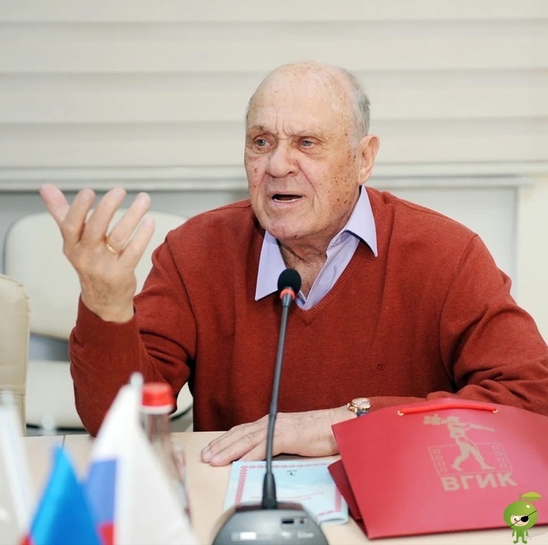 Актер Владимир Меньшов обратился к президенту по поводу того, что происходит в стране: «Разве Вы не видите, что происходит в России Такого не было со Сталинских времен, ей-богу Хватит помогать