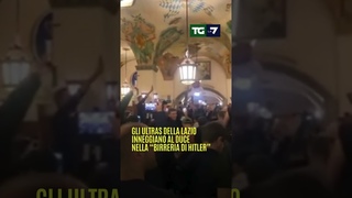 Gli ultras della #Lazio inneggiano al duce nella birreria di Hitler