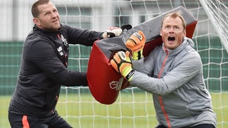 ALISSON  E COMPANHEIROS TREINANDO PESADO🏋️l FUTEHARD (LIVERPOOL)