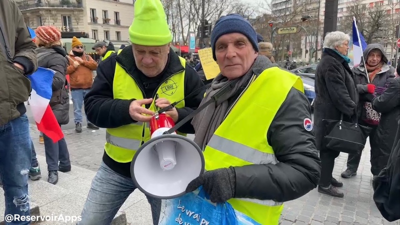Ils ont le pouvoir car ils ont l argent. Sans argent ils sont à poil, sans nous ils sont plus