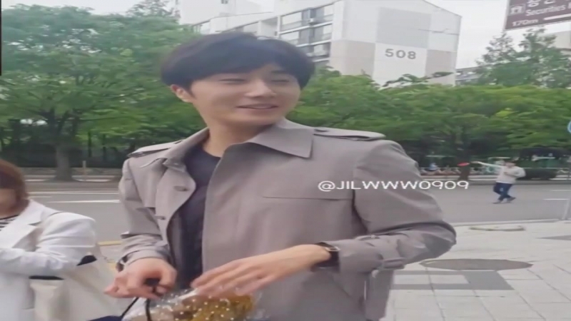 Jung Il Woo at filming Cinderella and Four