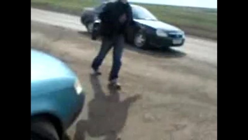 Чел в в шляпе дпс ловит на машинный пылесос тех кто