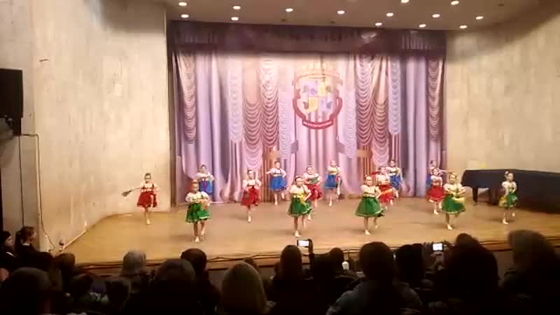 Русский девичий танец. 1 класс.