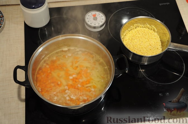 Кулеш украинский Кулеш это старинное простонародное кушанье, соединяющее в себе первое и второе блюдо и похожее на густой суп из крупы и овощей с заправкой из сала. Готовился кулеш на костре, а