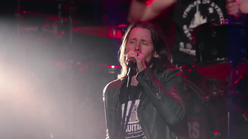 Slash ft Myles Kennedy The Conspirators The Call Of The Wild ( Living The