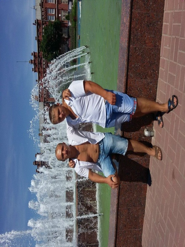 Евгений Петров |