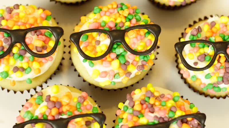 HOW TO MAKE CHAMPAGNE CUPCAKES NERDY