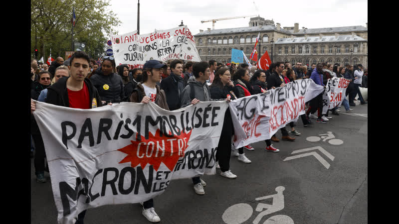 LIVE aus Paris: Massenproteste gegen Rentenform gehen