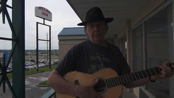 Neil Young Sings Happy Birthday to Willie