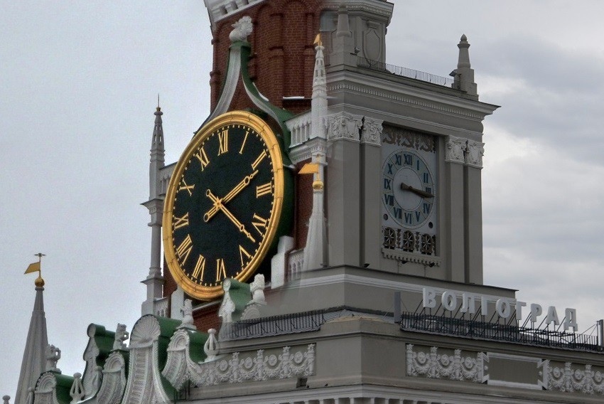 Часовой моя москва. Куранты на спасской башне московского кремля. Часовой моя москва. Куранты на спасской башне московского кремля. Часы в русском стиле.